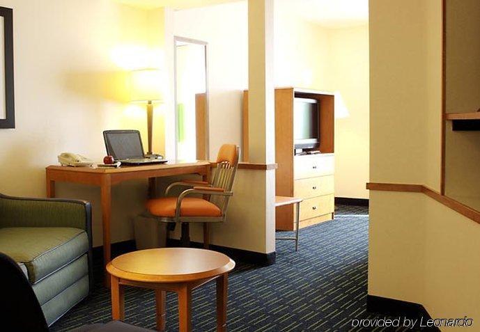Fairfield Inn And Suites By Marriott Chicago St. Charles Saint Charles Room photo